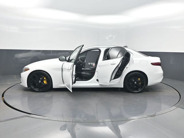 2021 Alfa Romeo Giulia Ti RWD - 22992680 - 36