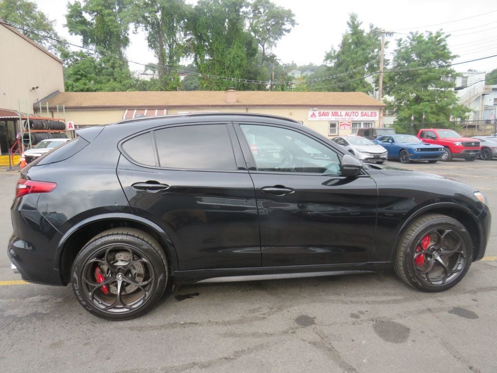 2021 Alfa Romeo Stelvio Quadrifoglio photo 4