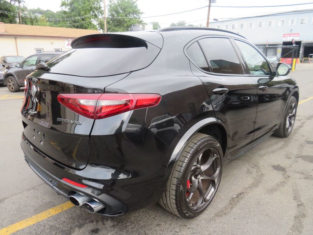2021 Alfa Romeo Stelvio Quadrifoglio photo 5