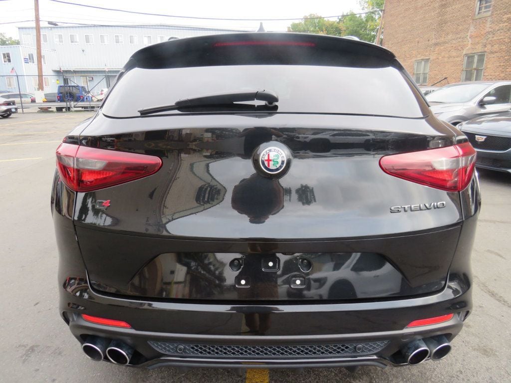 2021 Alfa Romeo Stelvio Quadrifoglio photo 6