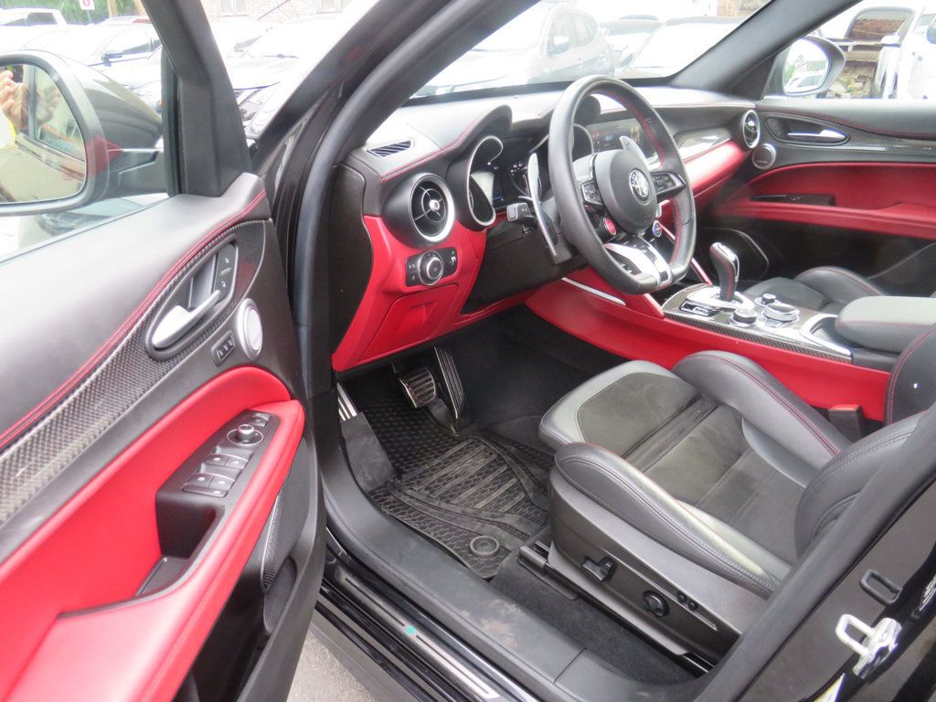2021 Alfa Romeo Stelvio Quadrifoglio photo 9