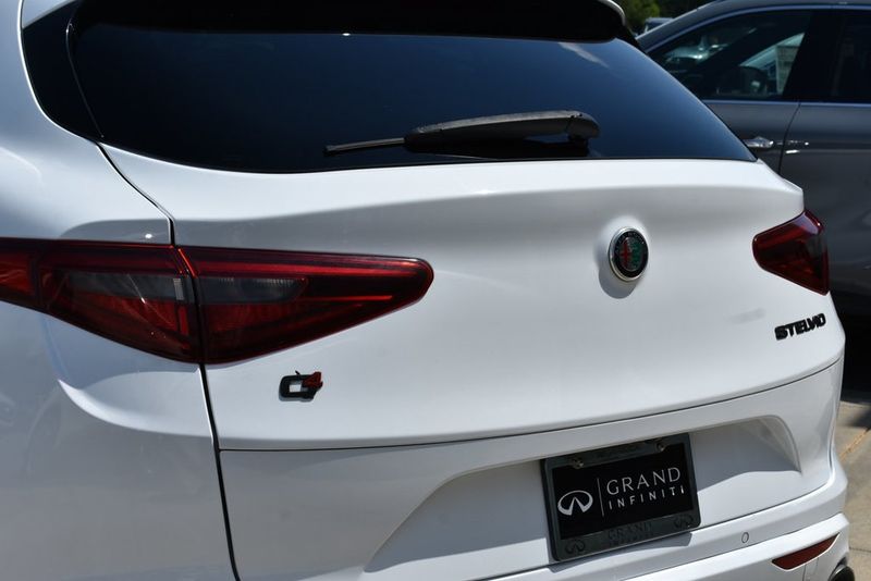 2021 Alfa Romeo Stelvio Ti photo 15
