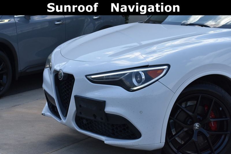 2021 Alfa Romeo Stelvio Ti photo 2