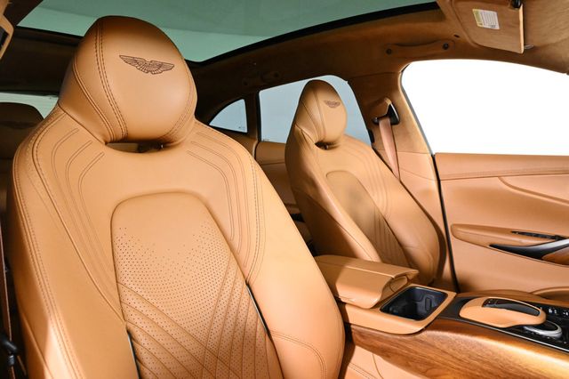 2021 Aston Martin DBX 550 - 22944479 - 11