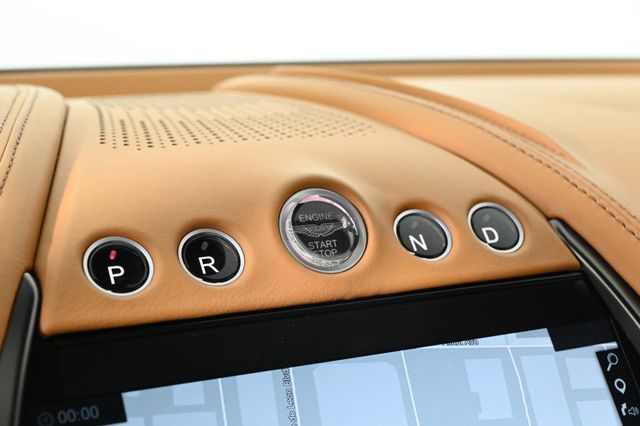 2021 Aston Martin DBX 550 - 22944479 - 16