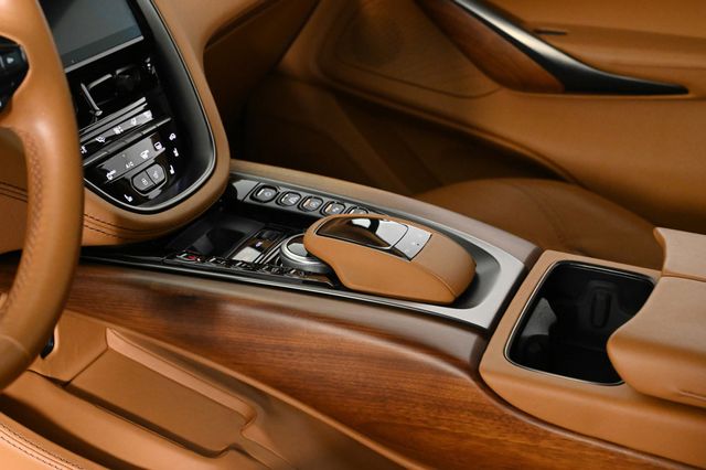 2021 Aston Martin DBX 550 - 22944479 - 17