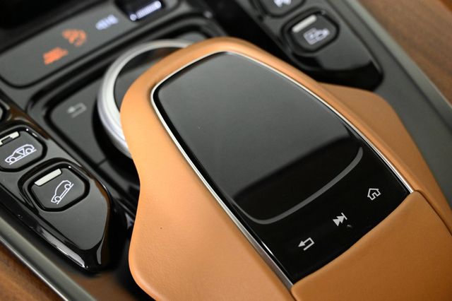 2021 Aston Martin DBX 550 - 22944479 - 18