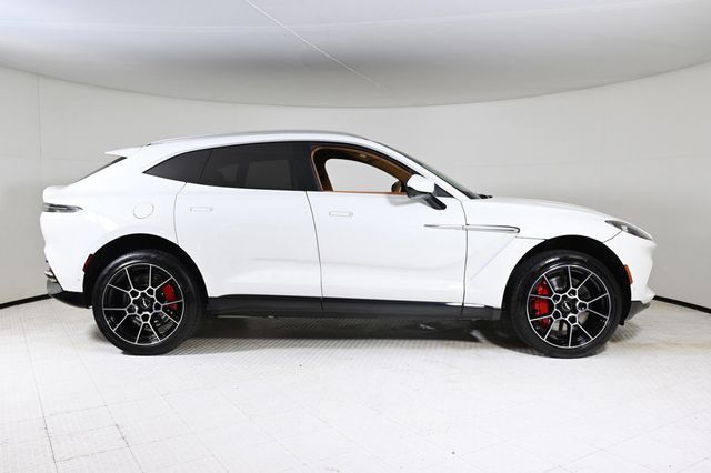 2021 Aston Martin DBX 550 - 22944479 - 24