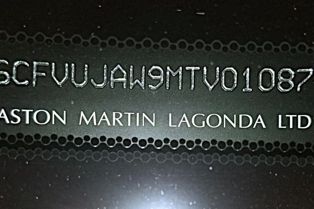 2021 Aston Martin DBX 550 - 22944479 - 28