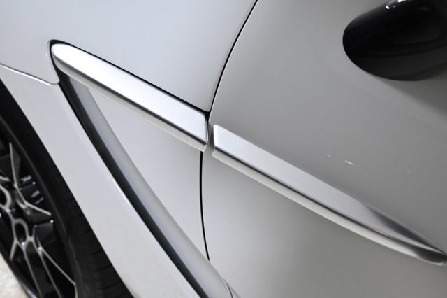 2021 Aston Martin DBX 550 - 22944479 - 7