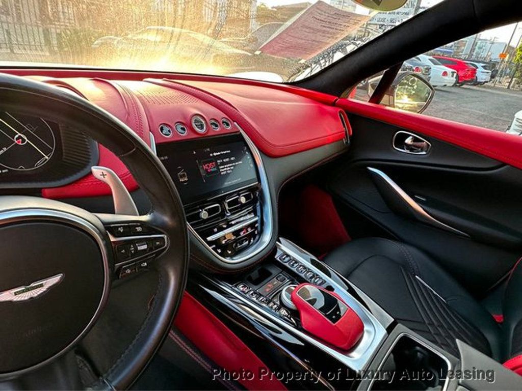 2021 Aston Martin DBX photo 12
