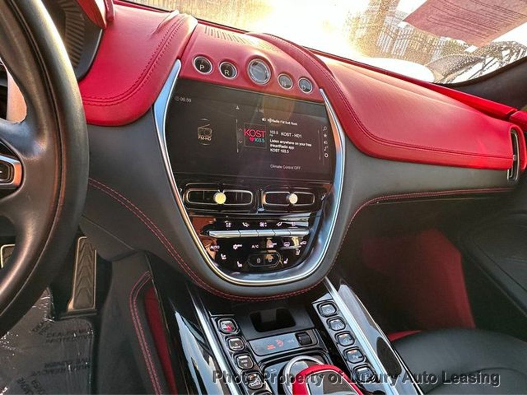 2021 Aston Martin DBX photo 14