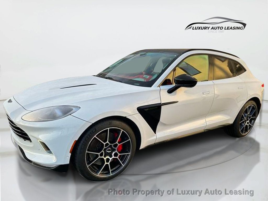 2021 Aston Martin DBX photo 2