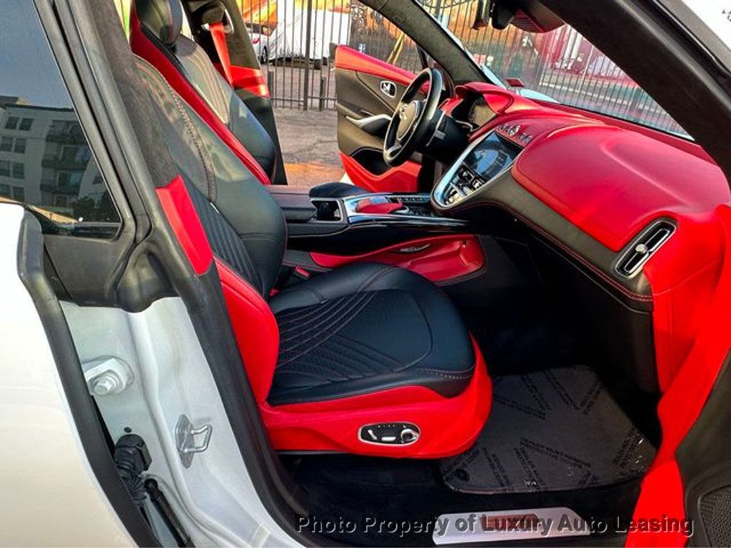2021 Aston Martin DBX photo 24