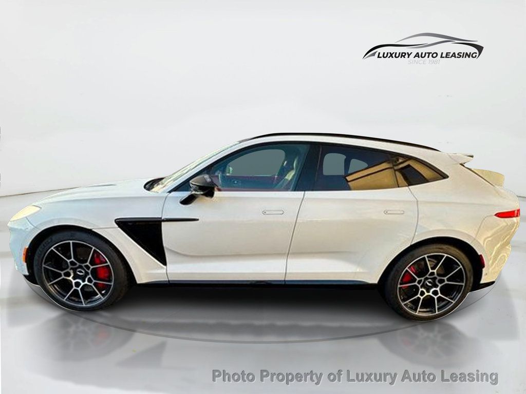 2021 Aston Martin DBX photo 3