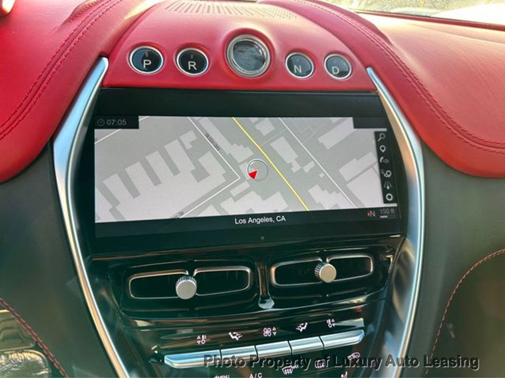 2021 Aston Martin DBX photo 34
