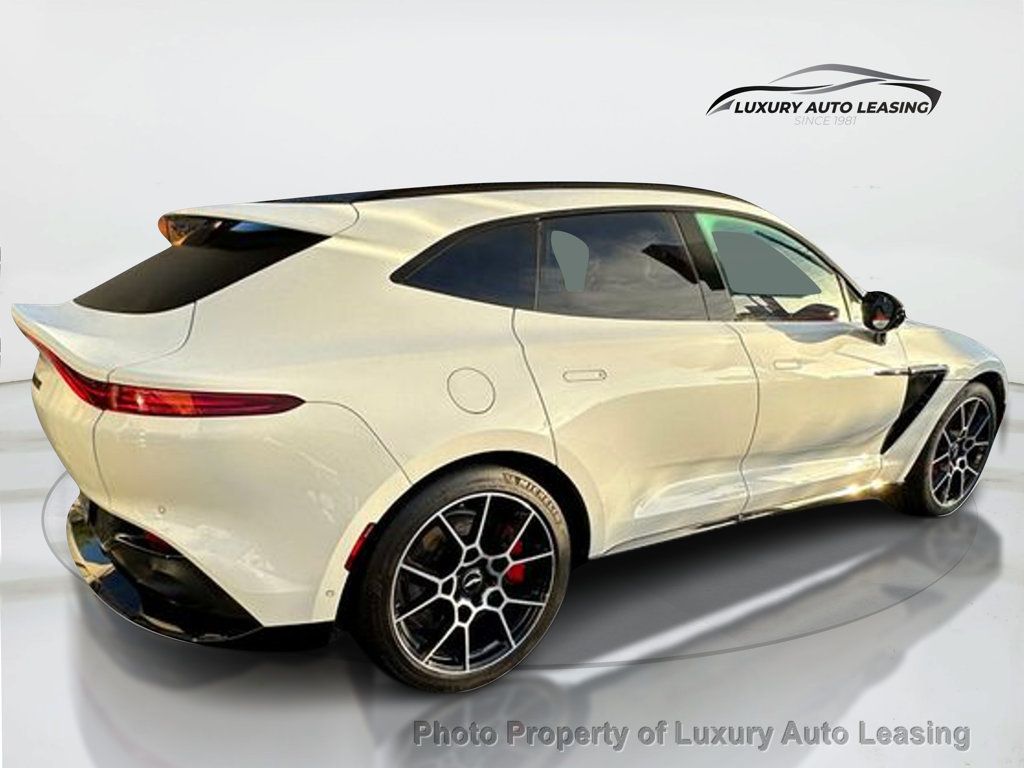 2021 Aston Martin DBX photo 5
