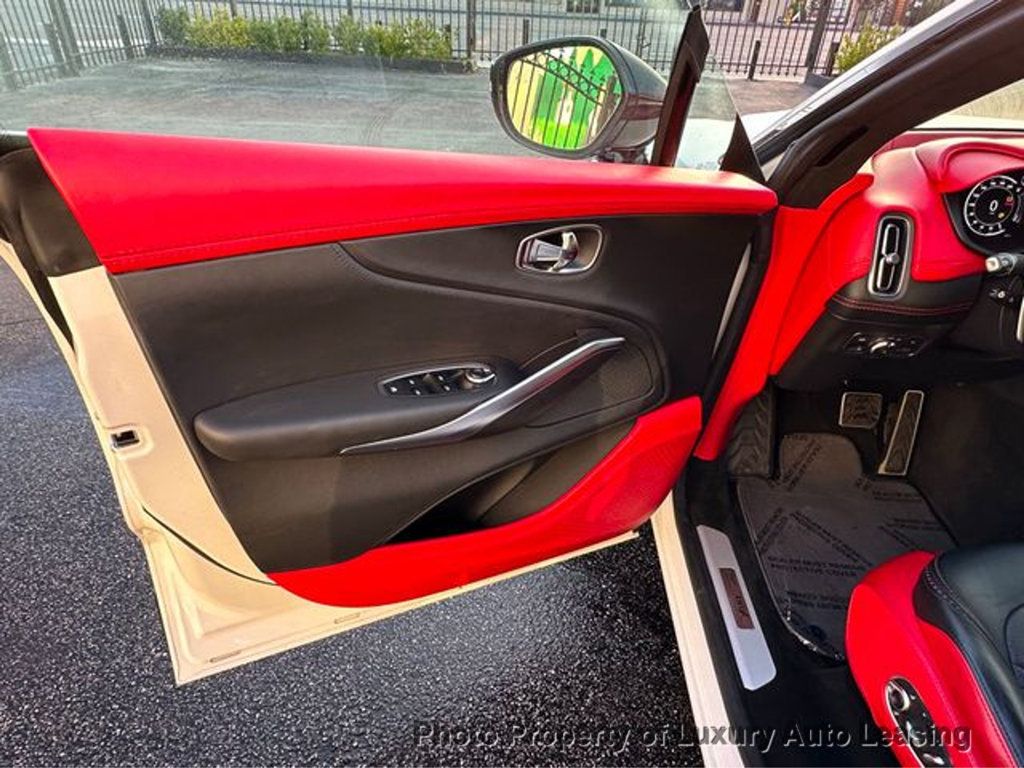 2021 Aston Martin DBX photo 7
