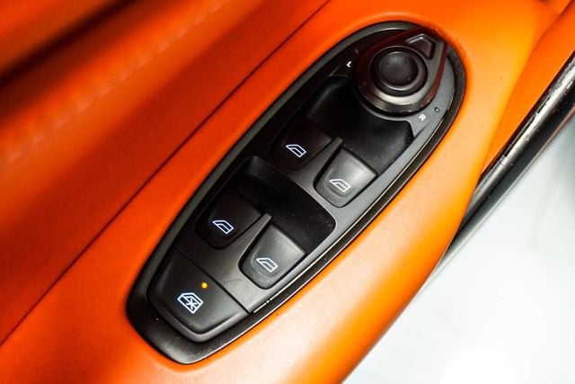 2021 Aston Martin DBX AWD - 22885333 - 21