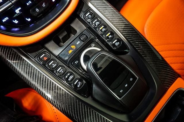 2021 Aston Martin DBX AWD - 22885333 - 23