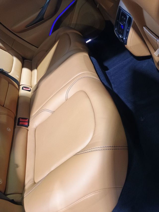 2021 Aston Martin DBX AWD Florida SUV - 22977714 - 32