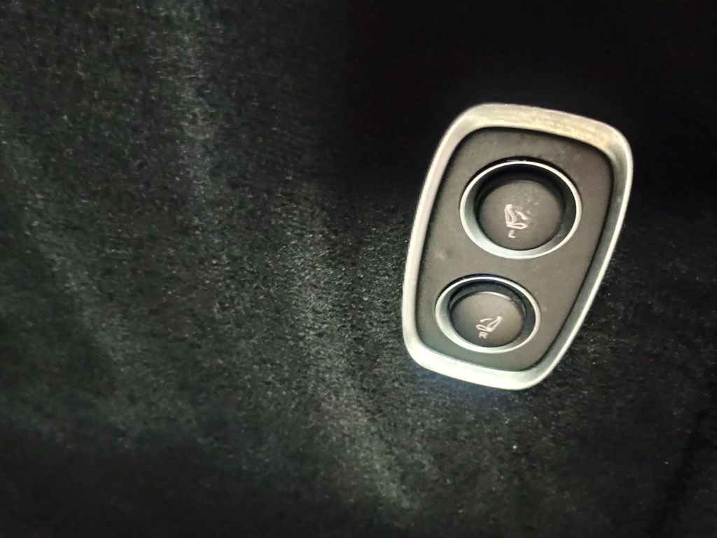 2021 Aston Martin DBX AWD Florida SUV - 22977714 - 50