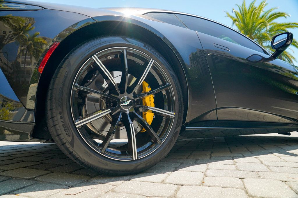 2021 Aston Martin Vantage Coupe Manual - 22900621 - 17