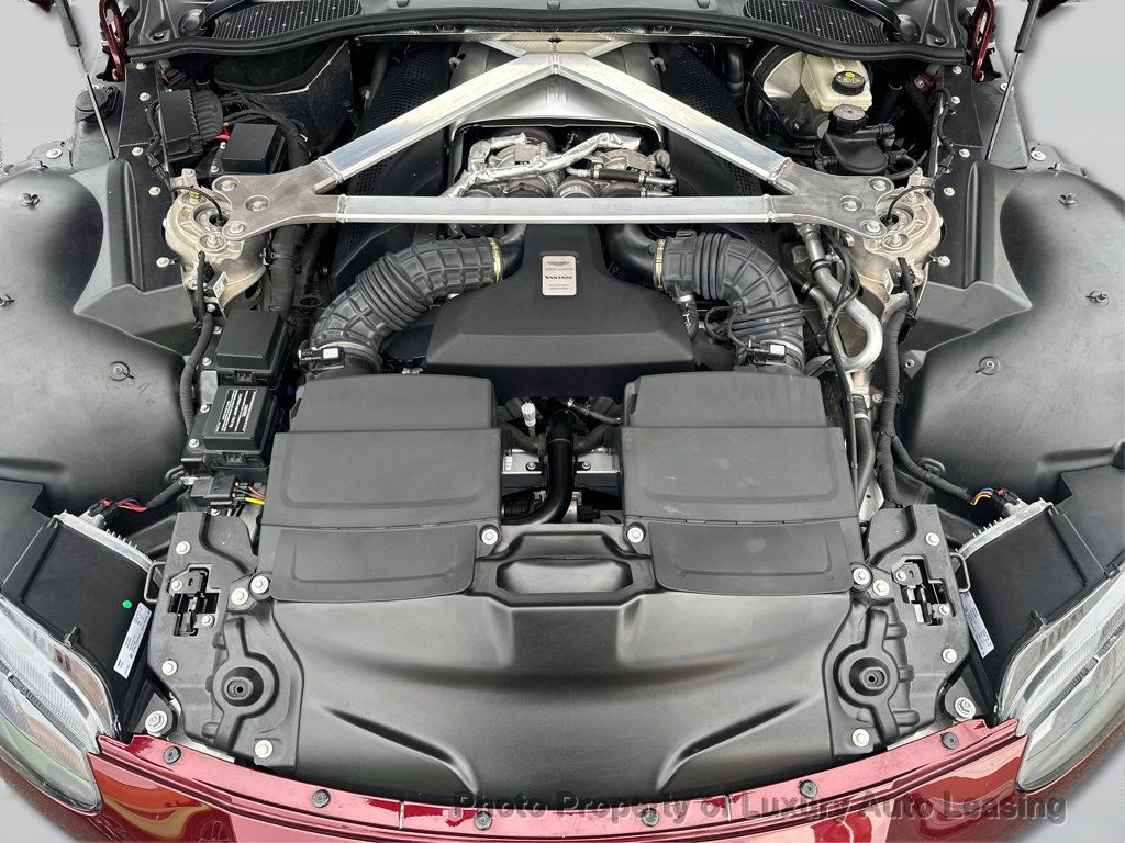 Aston Martin Vantage photo 11