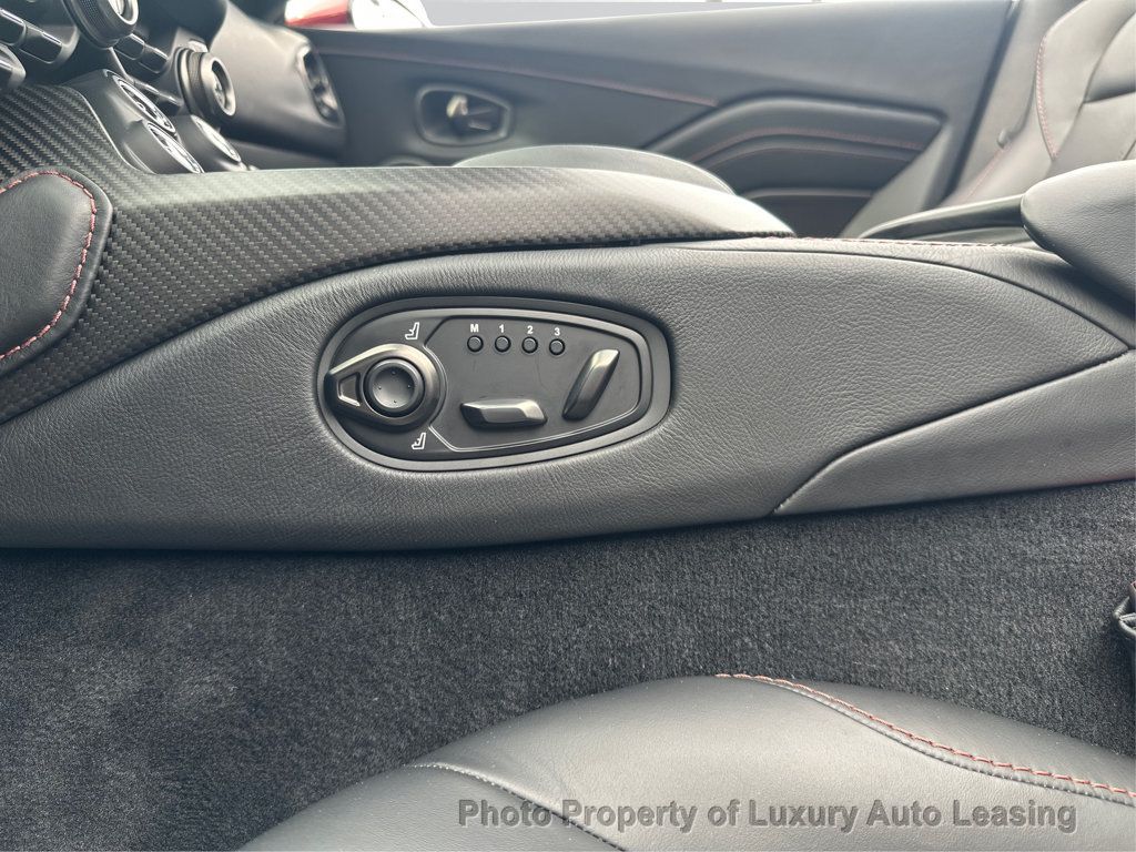 Aston Martin Vantage photo 19