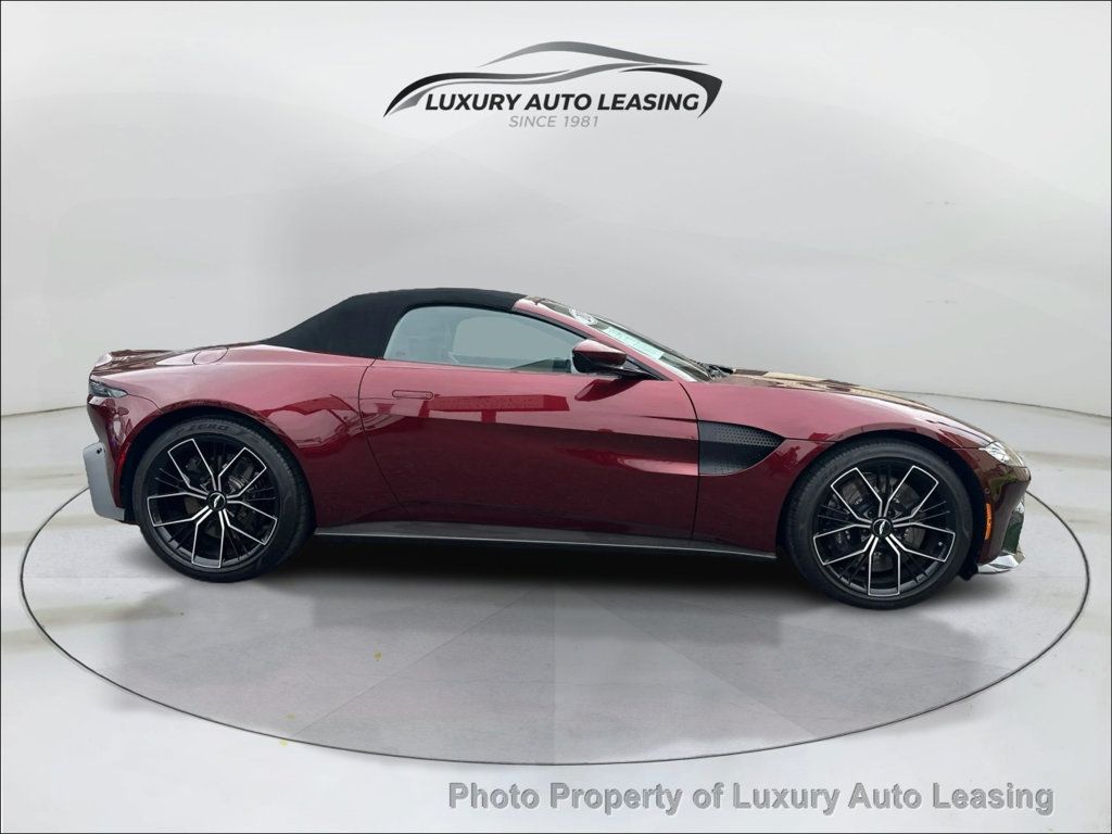 Aston Martin Vantage photo 2