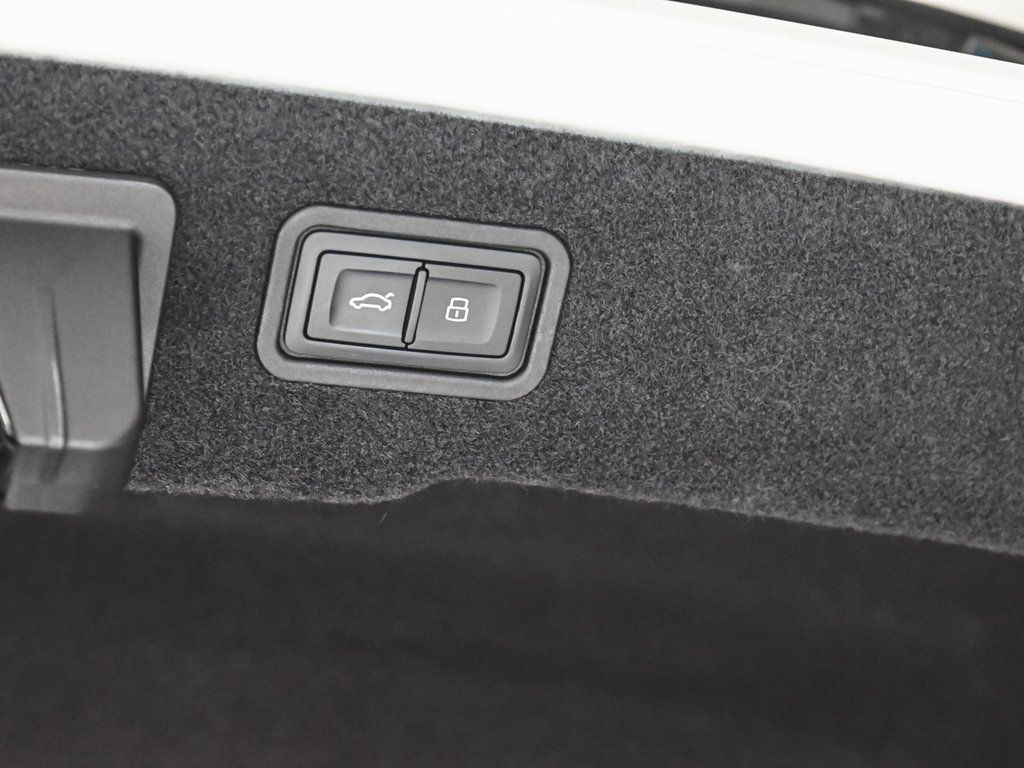 2021 Audi A8 L 60 TFSI Quattro photo 38