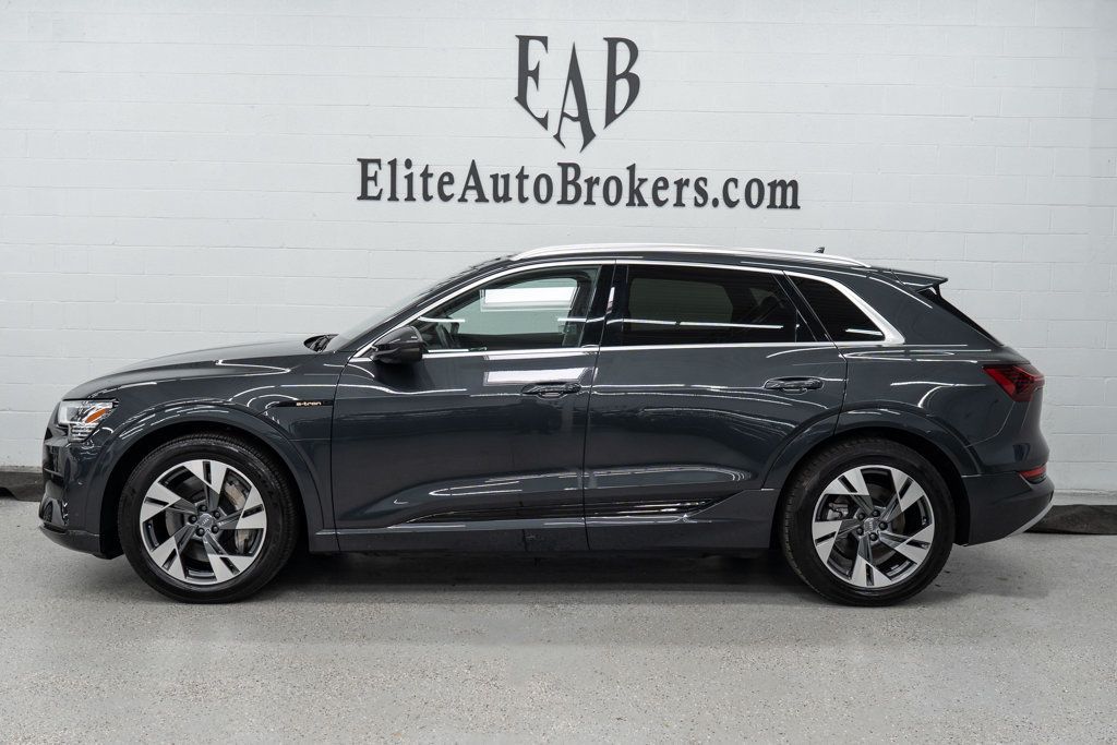2021 Audi e-tron Premium Plus photo 2