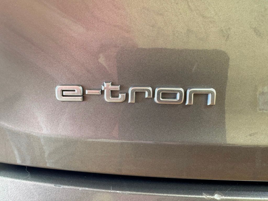 2021 Audi e-tron Premium quattro - 22945383 - 16