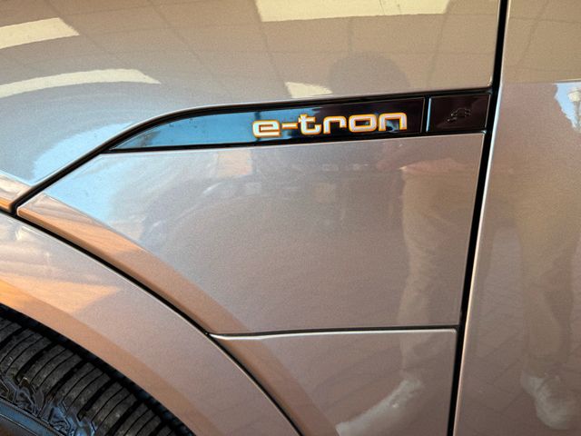 2021 Audi e-tron Premium quattro - 22945383 - 17