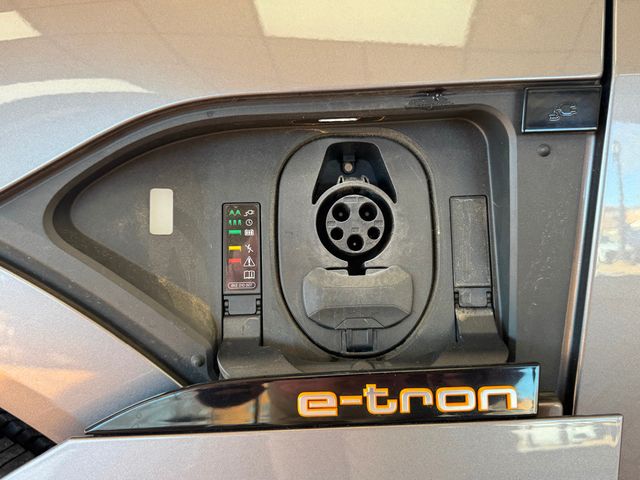 2021 Audi e-tron Premium quattro - 22945383 - 18