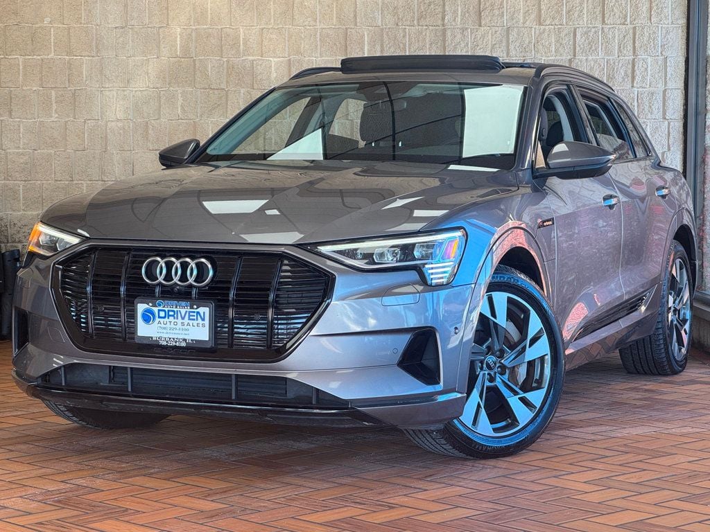 2021 Audi e-tron Premium photo 2