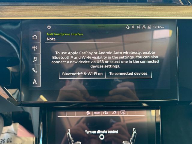 2021 Audi e-tron Premium quattro - 22945383 - 24