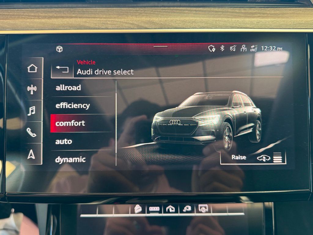 2021 Audi e-tron Premium quattro - 22945383 - 25