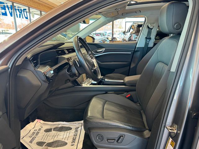 2021 Audi e-tron Premium quattro - 22945383 - 33