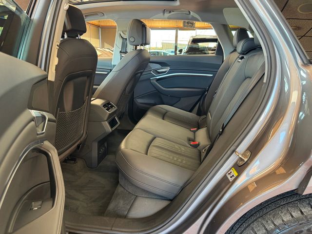 2021 Audi e-tron Premium quattro - 22945383 - 34