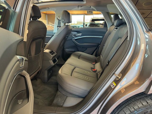 2021 Audi e-tron Premium quattro - 22945383 - 35