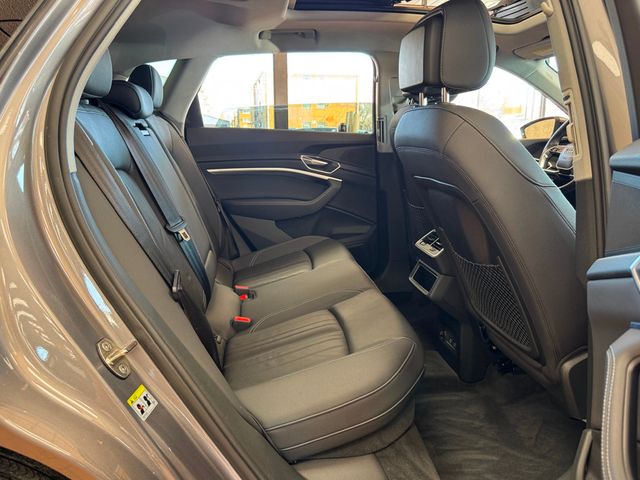 2021 Audi e-tron Premium quattro - 22945383 - 36