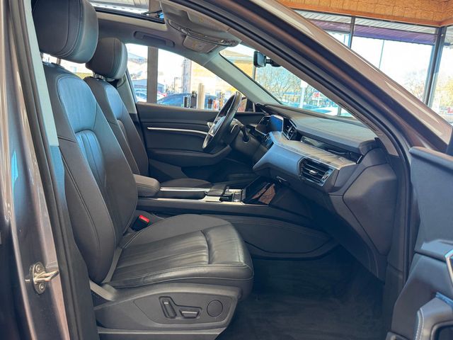 2021 Audi e-tron Premium quattro - 22945383 - 37