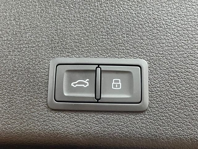 2021 Audi e-tron Premium quattro - 22949908 - 24