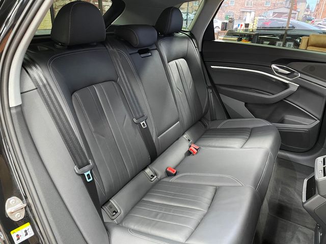 2021 Audi e-tron Premium quattro - 22949908 - 26