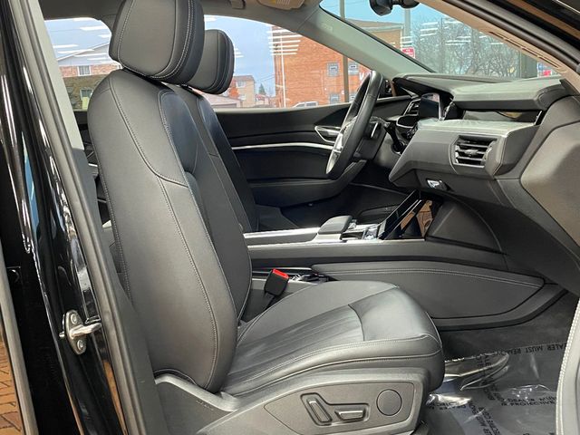 2021 Audi e-tron Premium quattro - 22949908 - 27