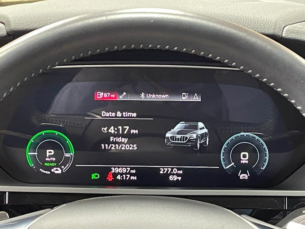 2021 Audi e-tron Premium quattro - 22949908 - 32