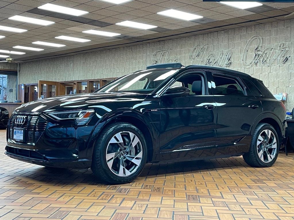 2021 Audi e-tron Premium photo 3