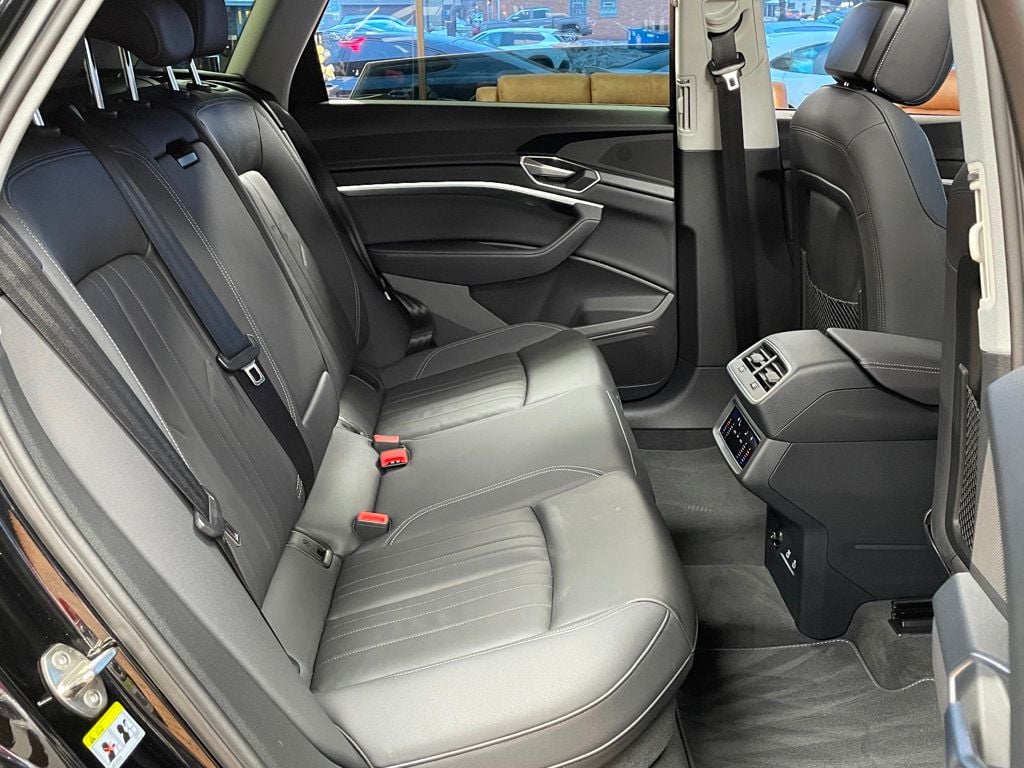 2021 Audi e-tron Premium quattro - 22958482 - 24