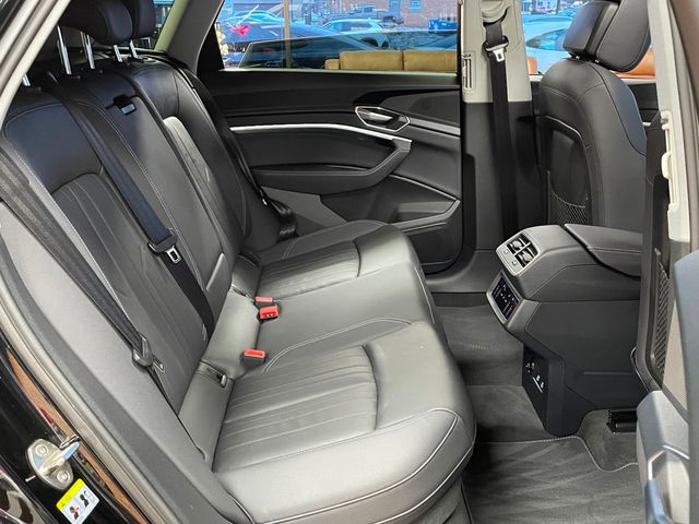 2021 Audi e-tron Premium quattro - 22958482 - 24